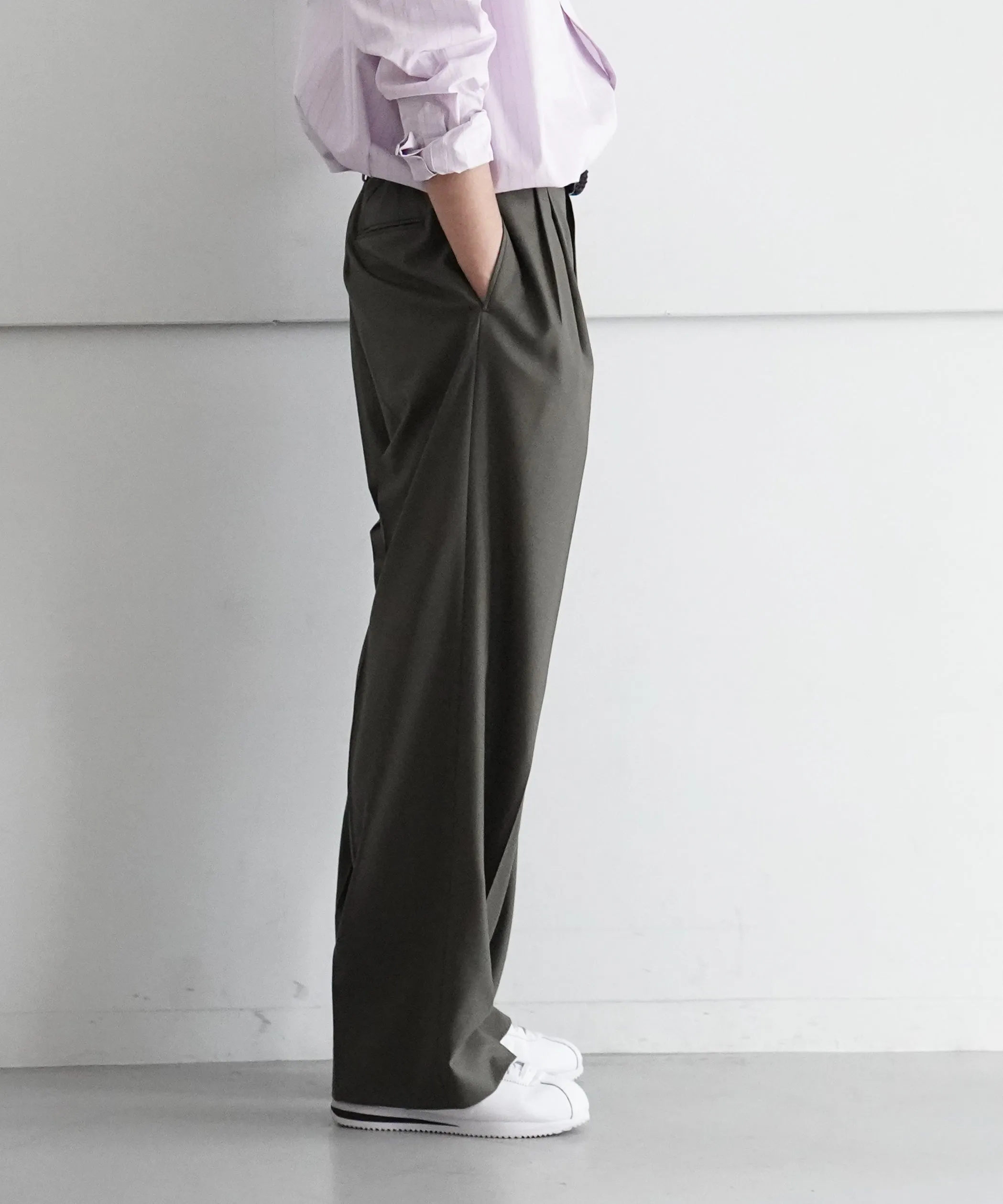 AURALEE SUPER FINE TROPICAL WOOL SLACKS "DARK KHAKI"